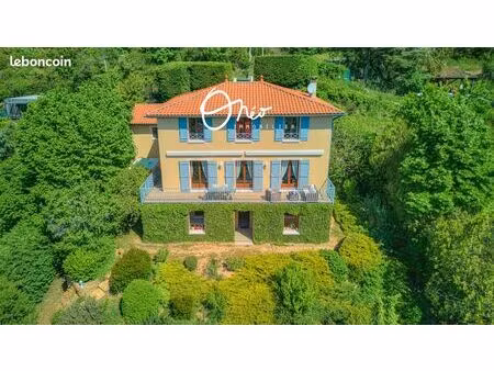 villa 7 pièces 210 m²