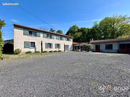 villa 8 pièces 234 m²