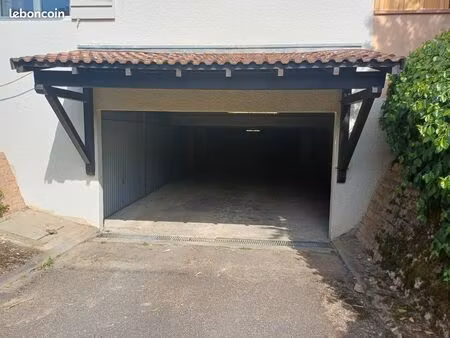 garage dans résidence tranquille