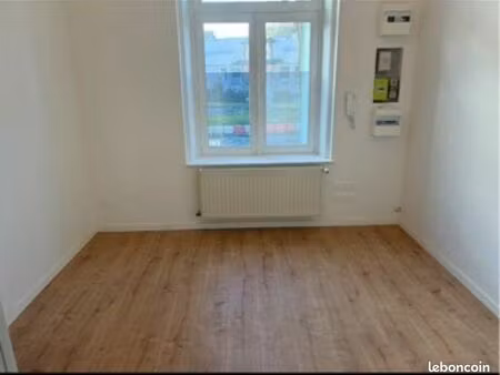 à louer - bureau hyper centre grand place 150/sem ou 450/m
