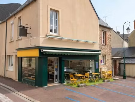 local commercial 107m² – aucun pas de porte – parking – forte visibilité