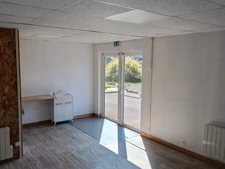 location local commercial