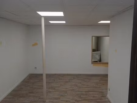local commercial 40m² refait à neuf – 450/mois