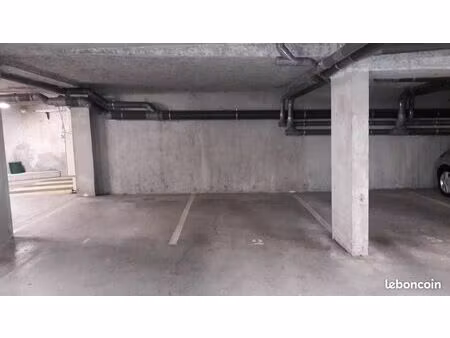 parking sous terrain bron centre proche tramway