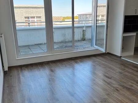 t2 47m2 dernier etage et terrasse sans vis à vis