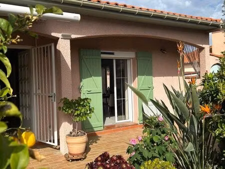 au village maison rénovée / climatisée / 3 faces/ piscine  mitoyenne par le garage