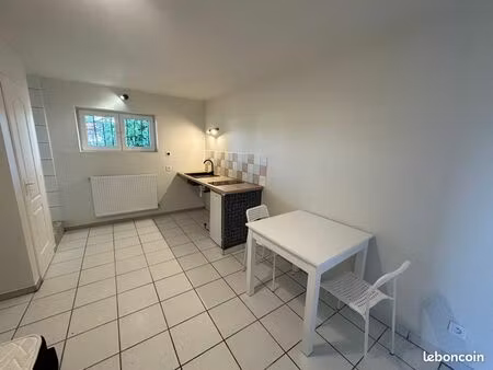 studio meublé décines