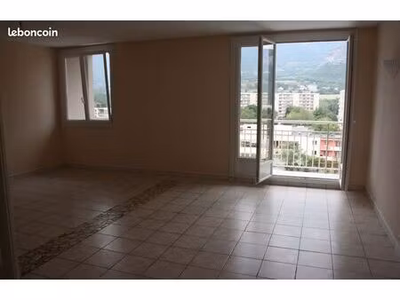 t3 lumineux traversant est ouest dans residence calme arc en ciel