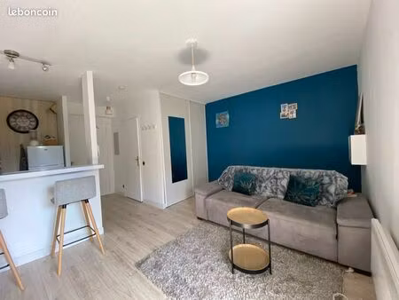 studio avec terrasse et parking à louer