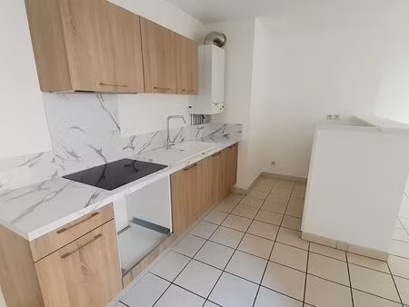 t2 standing avec balcon & ascenseur – centre-ville de vienne (38200)
