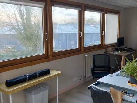 bureau 46 m2 très lumineux
