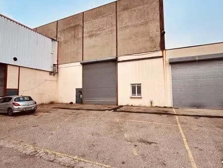 local 450m2   50m2 bureau parking  entrée semi