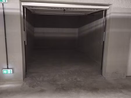 à louer – garage neuf - annecy centre