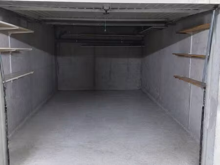 location garage sécurisé avec badge■entrée sécurisée avec porte sectionnelle ■parking sout