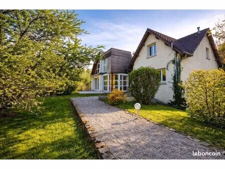 maison familiale de standing – 250 m² – 5 chambres – piscine – montboucons