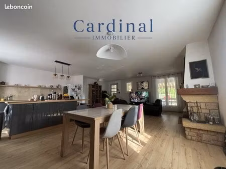 maison 6 pièces 136 m²