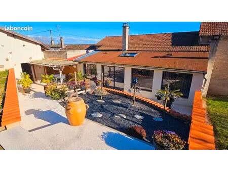 maison de charme à la campagne avec 165 m² hab et 6000 m² de terrain  dépendances et gîte