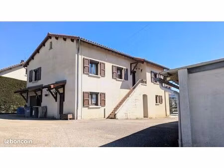 maison 8 pièces 148 m²