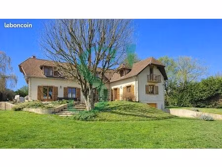 maison 9 pièces 253 m²