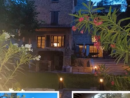 maison de village de caractère 220m2  terrasses  jardin et stationnements sur 485m2