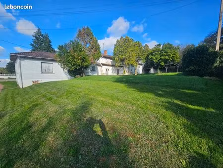 maison à rénover de 235 m² sur 1200 m² de terrain à la campagne