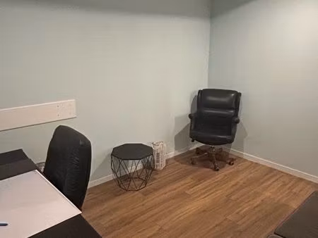 bureaux à louer dans salle de sport – 12m² – 390 (parking + accès salle inclus)