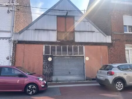 hangar 150 m²