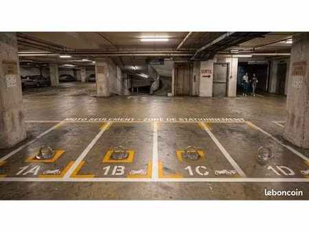 parking de moto sécurisé interieur garage