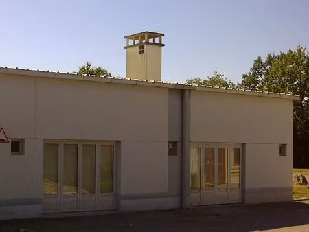 local pro: 56m2 + mezzanine & parking