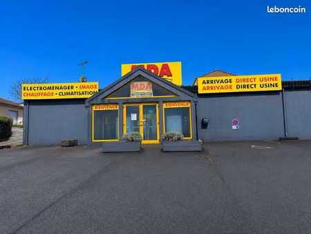 a louer  local commercial 456m² emplacement n°1 zone leclerc