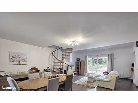 belle maison 6 pièces - 130 m2 - 4 chambres de plain-pied - sans mitoyenneté et sans vis-à