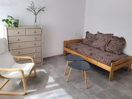 location studio meublé 28 m2 rdc 380 e avec parking privatif