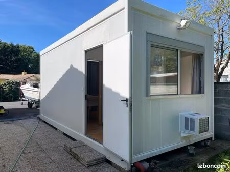 module aménagé 18 m² – entièrement rénové – clim / douche / wc – meublé