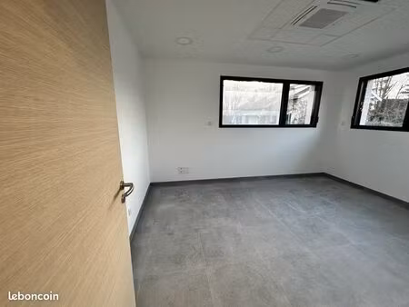 bureau ecully