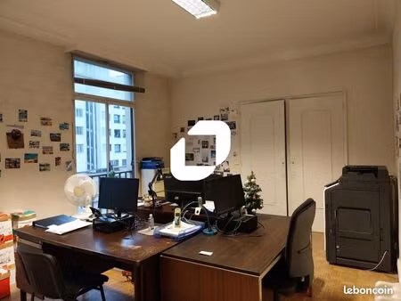 bureau 75 m²