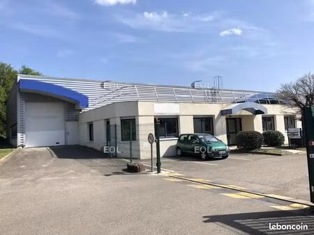 local bureaux 759 m²