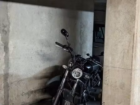 parking privatif sécurisé moto/scooter