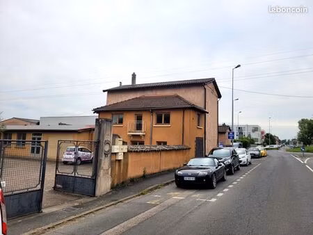local commercial avec vitrine sur rn6