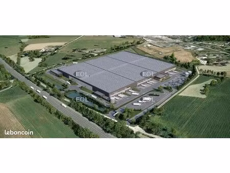 local logistique 67 093 m²