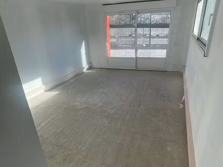local d'activite 156 m² saint-juéry