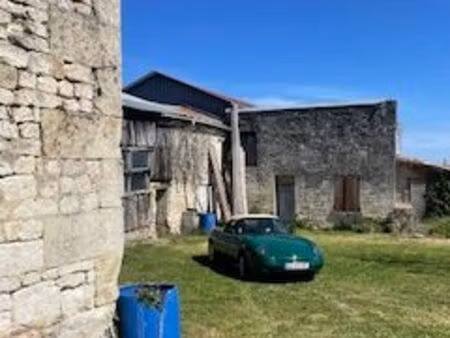 ferme à restaurer sur parcelle 1000m² proche loudun