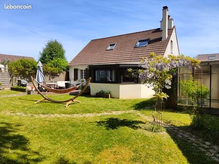 maison familiale de 136 m² avec jardin et garage