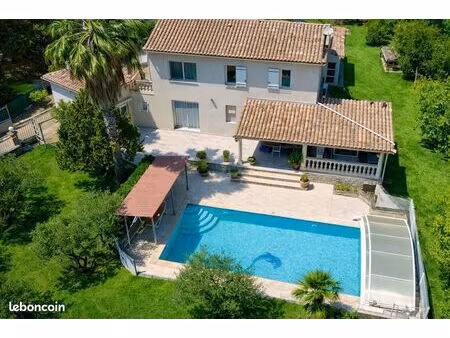 villa traditionnelle 7 pièces 190 m²