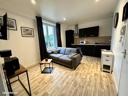 appartement t2 entièrement rénové et équipé proche centre ville et naval group