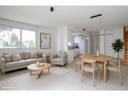 vannes centre  au calme : esprit maison de ville en duplex – vie de plain-pied  t4 récent 