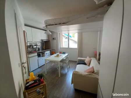 location studio meublé avec électricité  eau et internet compris dans le loyer et proche c