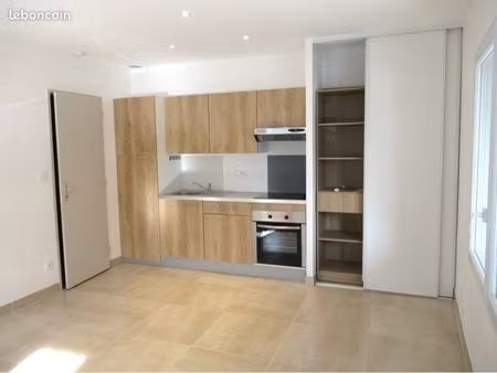 grand studio équipé clim 27 m2