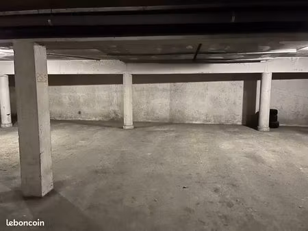 parking / place de stationnement