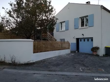 maison au cœur du marais vert
