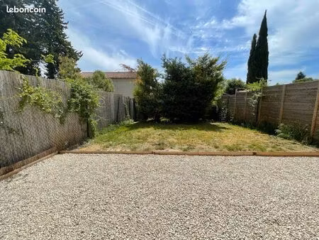 t3 lumineux 57m2  terrasse et jardin 100m2  parking  mormoiron